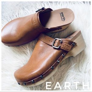 earth tiku clog